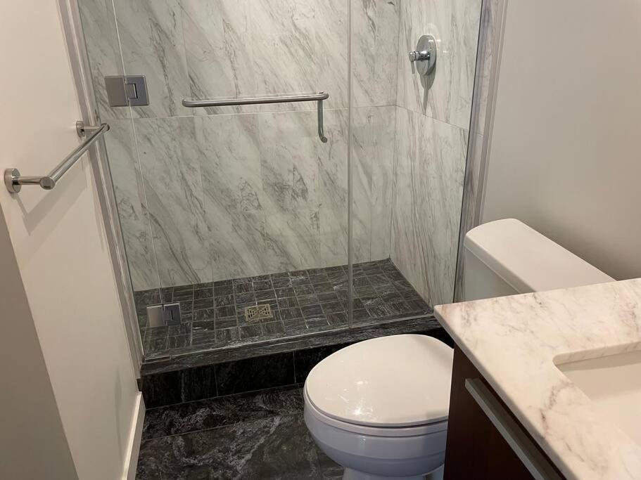 Spacious Downtown 2 Bedroom Condo With Pool And Air Conditioning Victoria Exterior foto